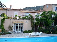 Thumbnail of piscine_ete_facade.JPG