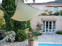 Thumbnail of piscine_ete_facade_2.JPG