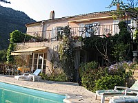 Thumbnail of piscine_facade_mai_soir.jpg