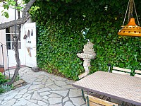 Thumbnail of terrasse_cuisine_fontaine.JPG